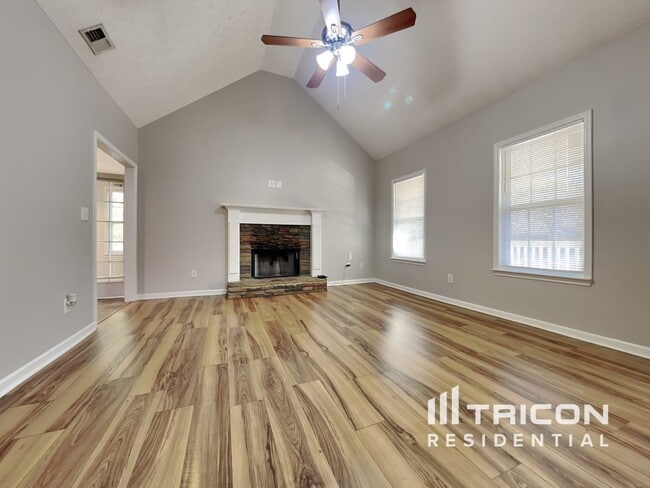 Building Photo - 45 Shadowbrook Ct