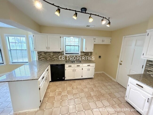 Building Photo - 8209 Crimson Creek Dr