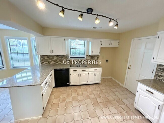 Foto del edificio - 8209 Crimson Creek Dr