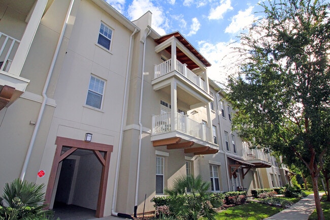 Top Floor 3/2 Condo in Artisan Park - Top Floor 3/2 Condo in Artisan Park