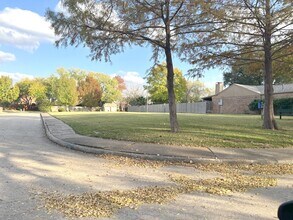 Building Photo - 1635 Ainsdale Dr