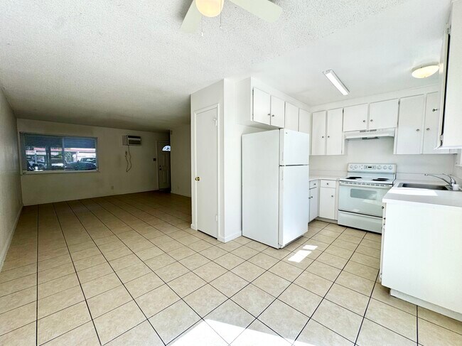 Building Photo - 131 Freeway Dr