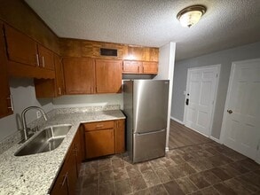 Building Photo - 3328 Pinewood Ave