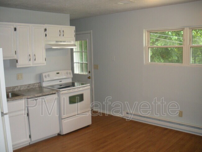 Building Photo - 817 Julia Ln