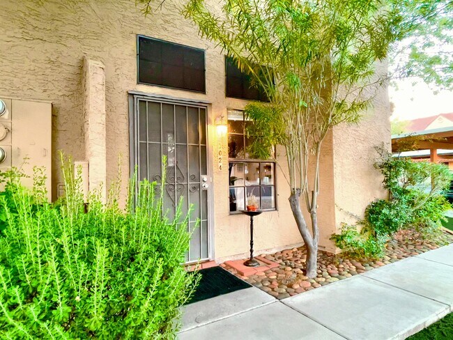 Building Photo - 5704 E Aire Libre Ave