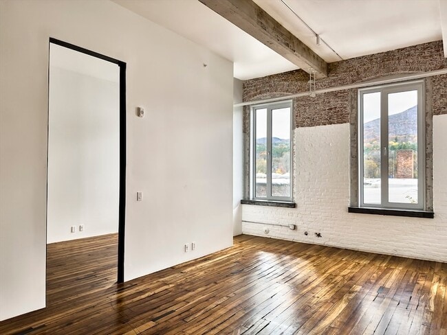 Foto del edificio - 520 State Rd