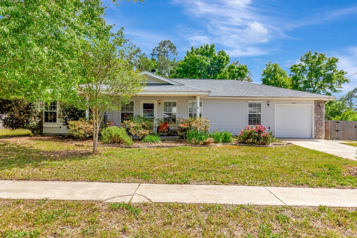 Primary Photo - 3613 Burton Cir