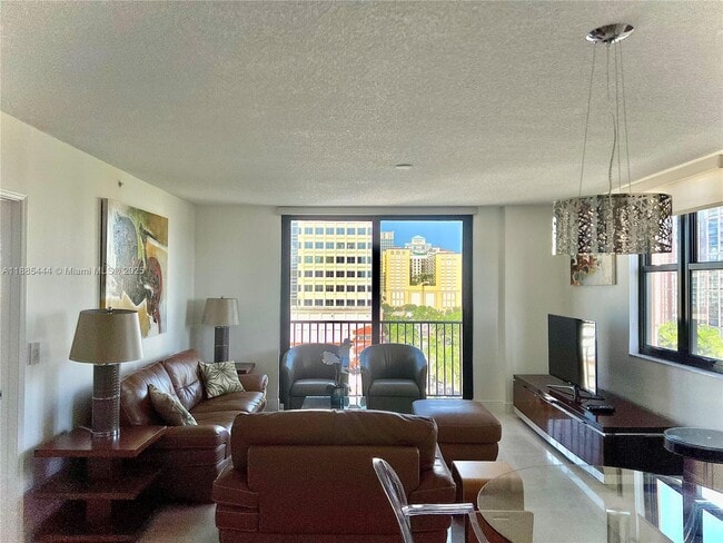 Foto del edificio - 651 Okeechobee Blvd