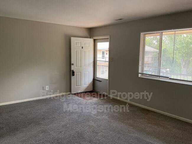 Foto del edificio - 7837 N Main St