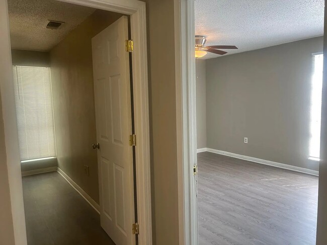 Foto del edificio - 1822 Fox Run Dr