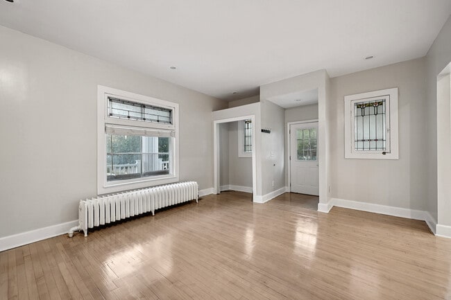 Building Photo - 515 W 25th St
