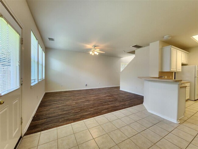Building Photo - 16622 Newglen Ln