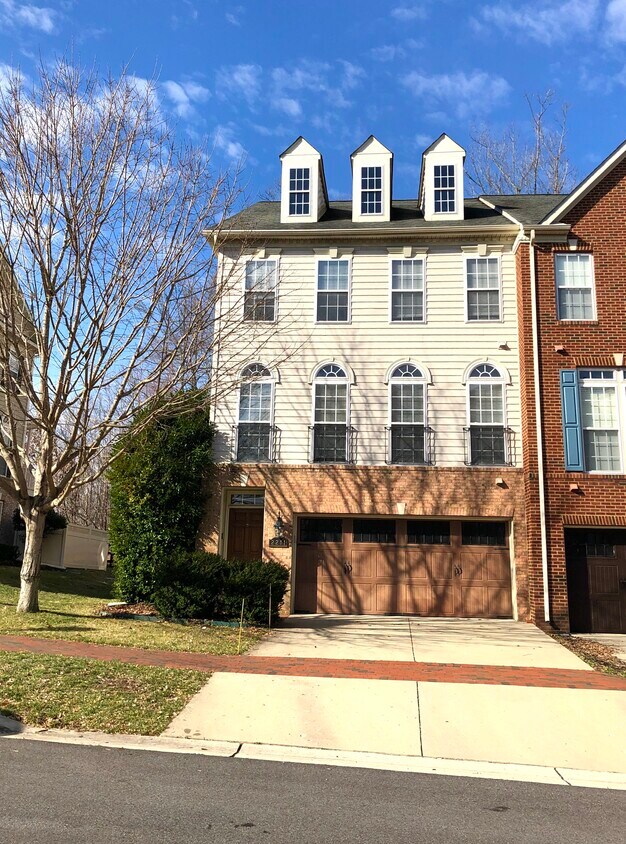 2211 Barnstable Dr, Upper Marlboro, MD 20774 Townhome Rentals in