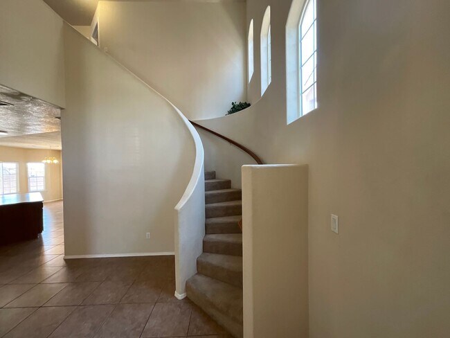 Building Photo - 4 Bedroom Home Available in Juan Tabo Hill...