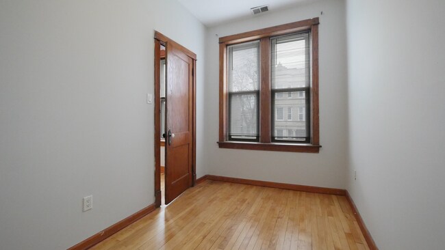 Foto del edificio - 1422 N Maplewood Ave