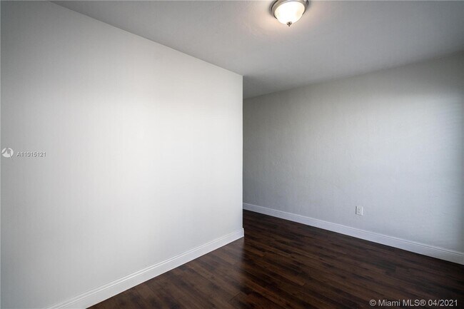 Building Photo - 7927 East Dr