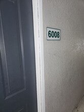 Building Photo - 6008 Hemingway Cir