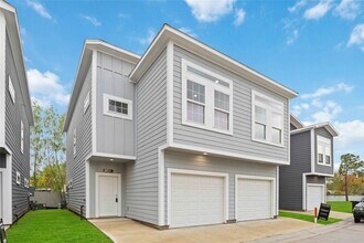 Building Photo - 18831 Luminescent Ln