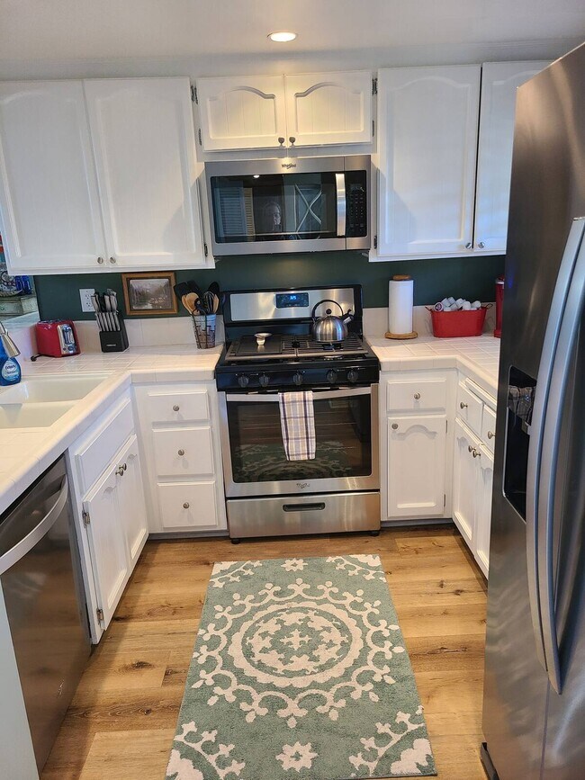 Building Photo - 202 Village Bay