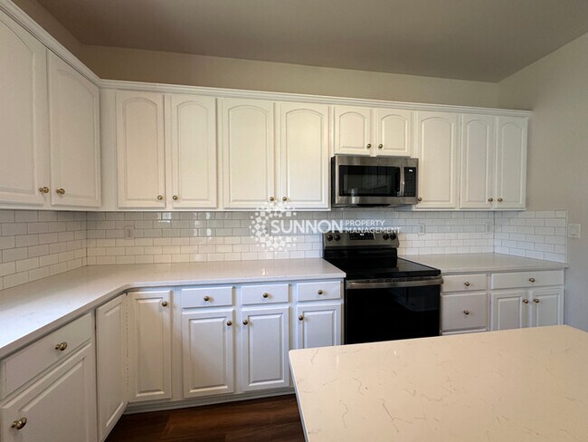 Building Photo - 4 Bed 2.5 Bath in Old Stone Crossing