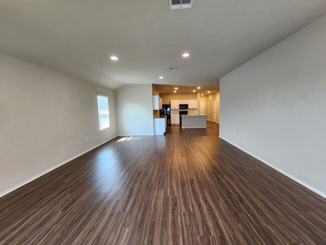 Foto del edificio - 4/2/2 Home in Heather Glen/ Fridge / Gas Cooking / Covered Back Patio / Fenced in Yard / CISD