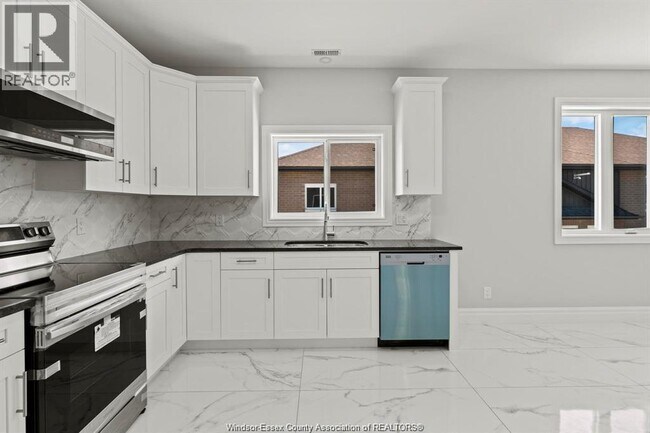 Building Photo - 2280 Daytona Ave