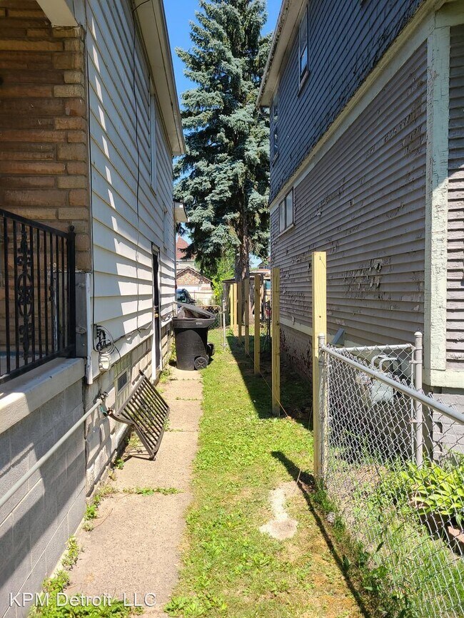 Building Photo - 4 br, 1 bath House - 1220 Military Street