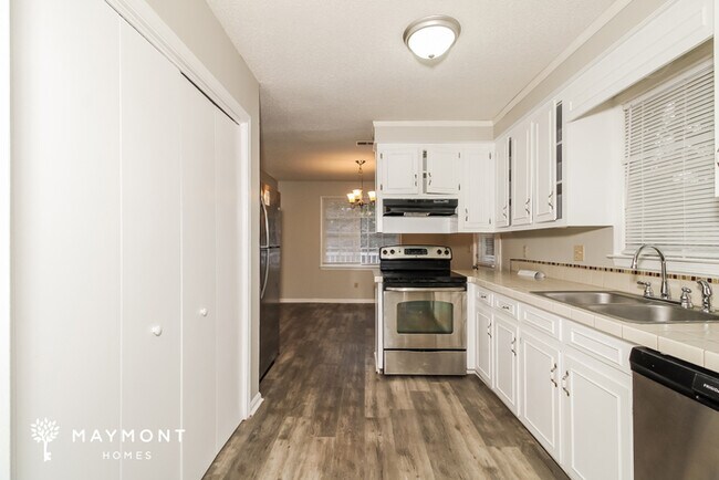 Foto del edificio - 1411 Chadford Rd