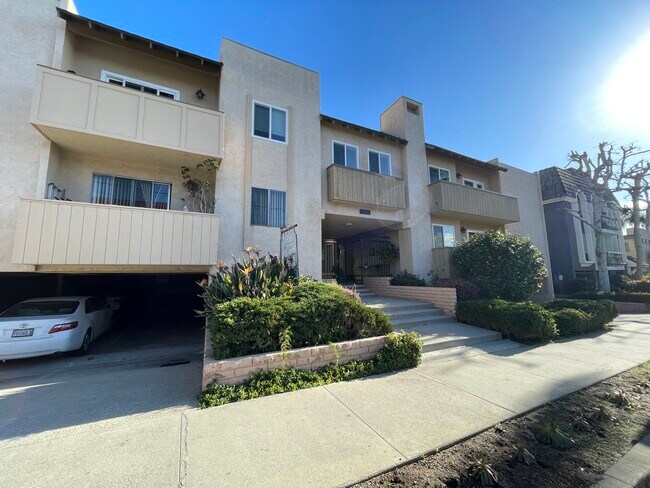 Building Photo - 1530 S Saltair Ave