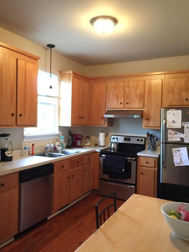 Foto del edificio - Large 4 Bedroom 2.5 Bath Home Near VCU.