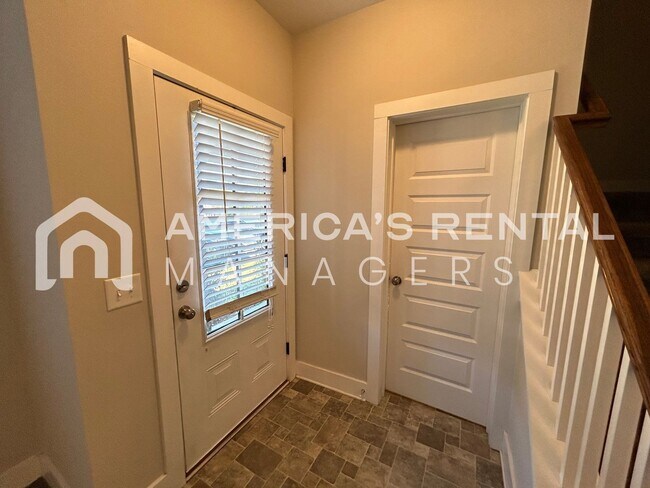 Foto del edificio - Townhome in Birmingham... Available to View Now!!!