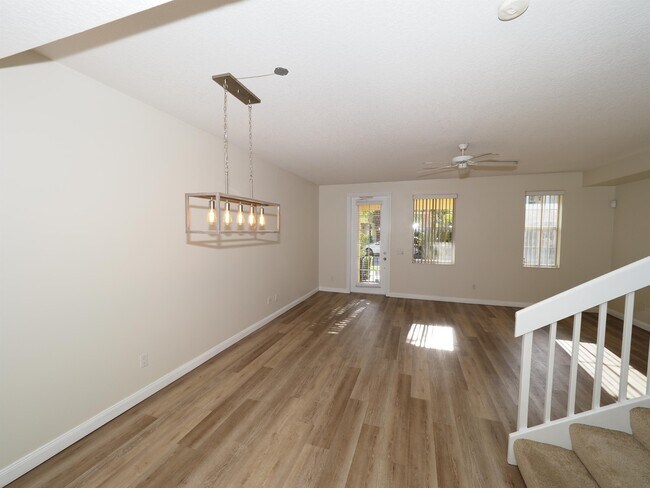 Building Photo - 1632 Napoli Dr W