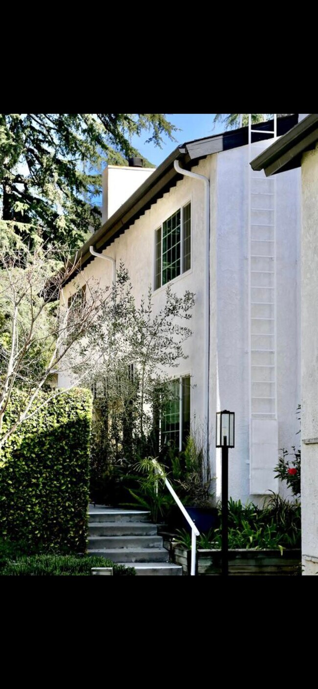 Foto del edificio - 801 E Mendocino St