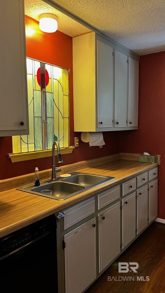 Foto del edificio - 905 Van Ave