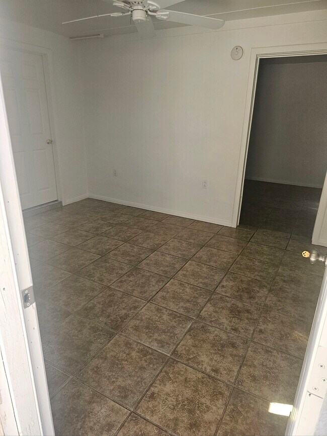 Foto del edificio - 61080 Azania Ave