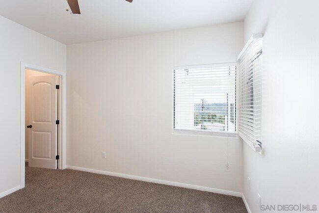 Building Photo - 5976 Lauretta St