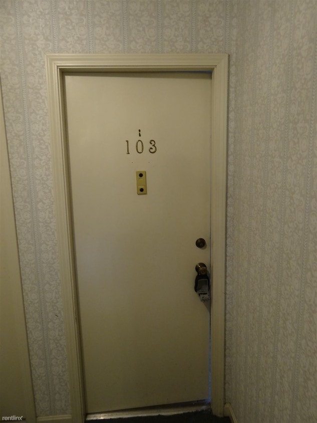 Primary Photo - 300 Stonehenge Dr