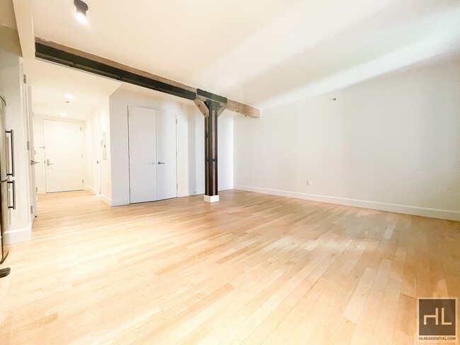 Building Photo - NO FEE Dream Williamsburg Studio