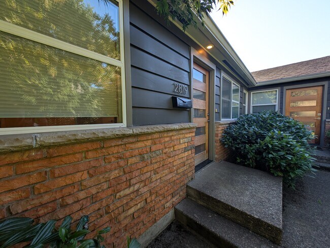 Building Photo - 2815 SE 27th Ave