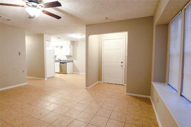 Foto del edificio - Move in Ready Duplex in Arlington!