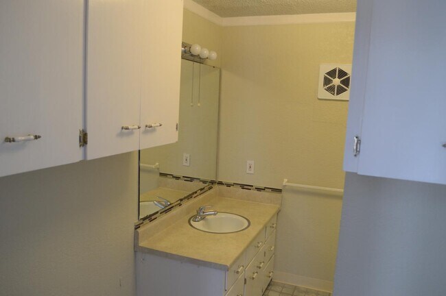 Bathroom - 226 Perry St