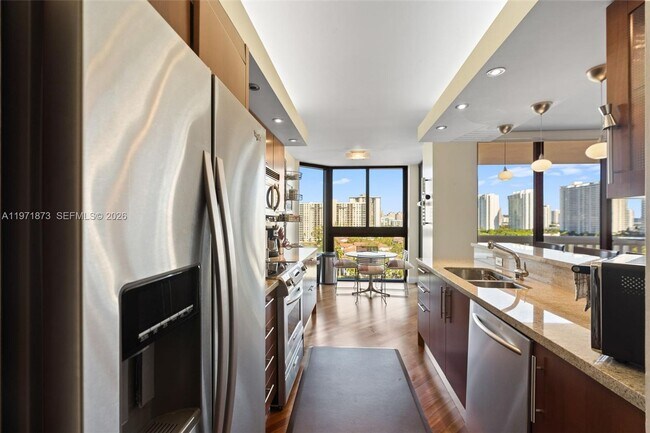 Foto del edificio - 1000 W Island Blvd