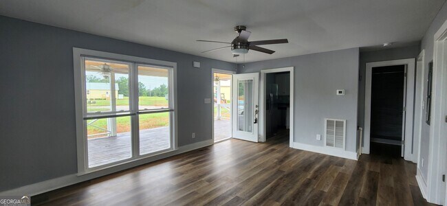 Foto del edificio - 2467 Smith Rd