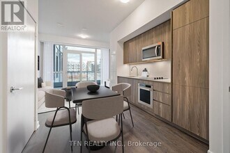 Building Photo - 15 Richardson St