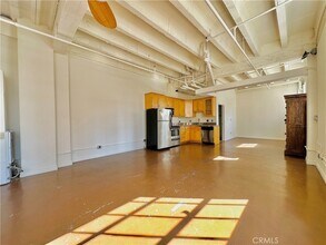 Building Photo - 312 W 5th St