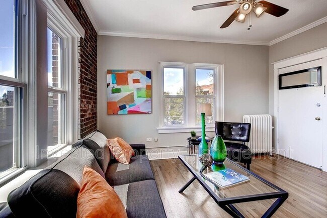 Foto del edificio - 1341 N Washington St