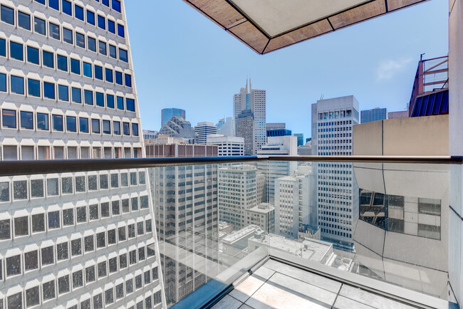 Foto del edificio - 611 Washington St