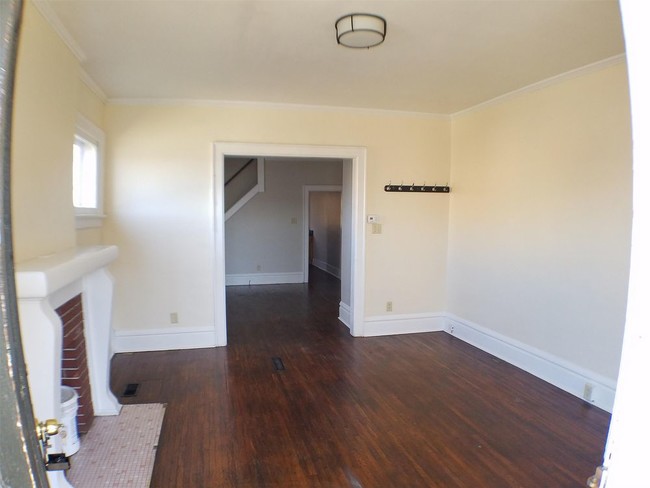 Building Photo - 1484 Summit St