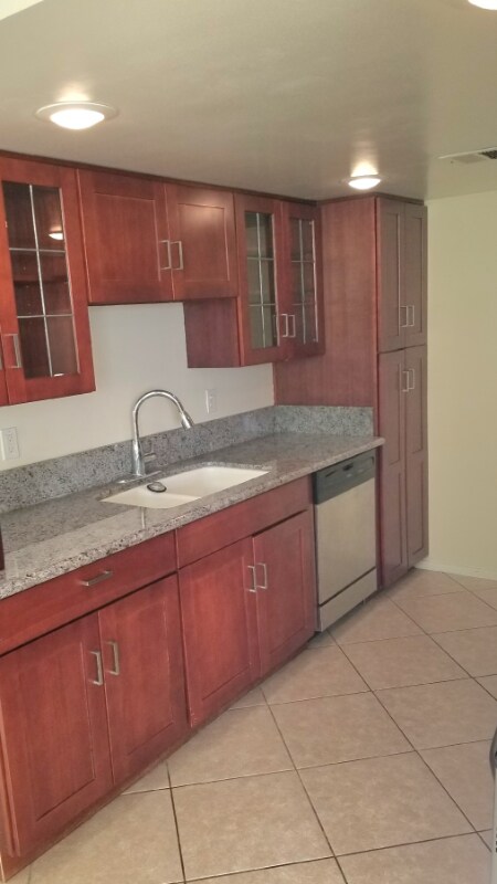 Foto del edificio - 1020 E Barnard St