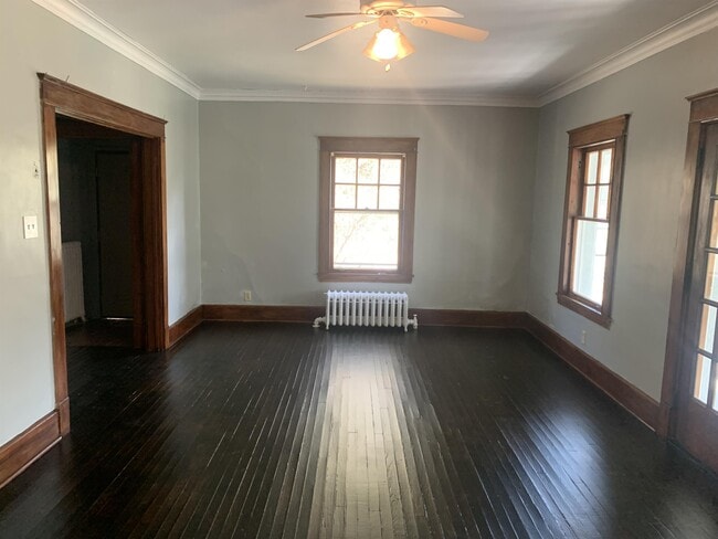 Building Photo - 136 Broadway